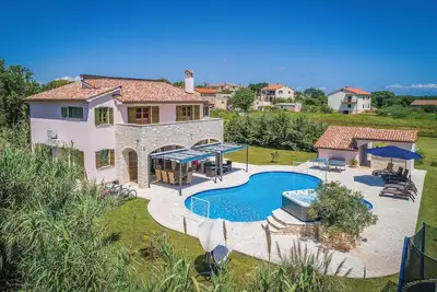 Belle maison de 5 chambres à Valtura