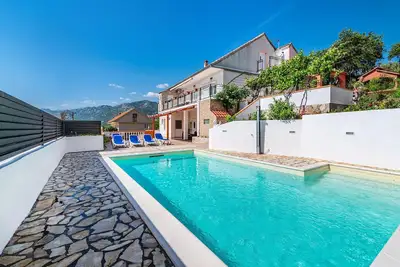Image de Belle maison de 5 chambres Ă Rovanjska