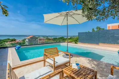 Image de Superbe maison à Maslenica