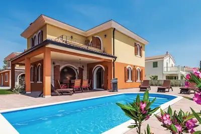 Superbe maison de 3 chambres à Vabriga