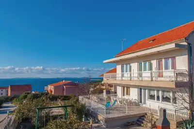 Image de Maison confortable à Dolac avec cuisine