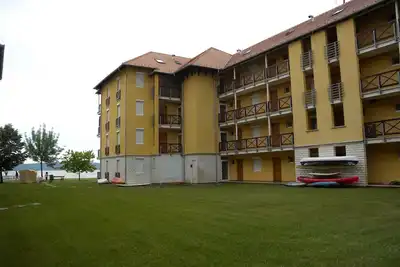 Image de Appartement de vacances à seulement 300 m de la plage avec climatisation