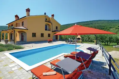 Image de Belle maison Ă Labin avec vue sur la.