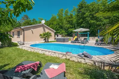 Image de Belle maison Ă Snasici avec jacuzzi