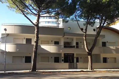 Image de Appartement de vacances avec balcon, air conditionné et internet