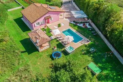 Image de Belle maison Ă Labin avec WiFi