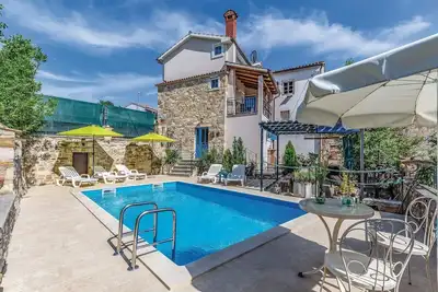 Image de Superbe maison de 2 chambres à Kamena.