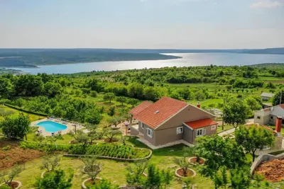 Image de Superbe maison à Krusevo avec WiFi