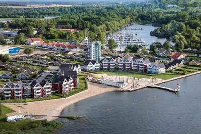 Image de vetus 900 - Kuhnle-Tours Harbour village Müritz