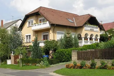 Image de Maison de vacances avec balcon et air conditionné