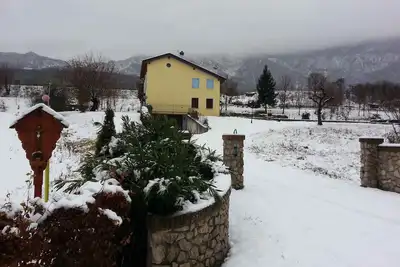 Image de Maison de vacances avec vue sur le jardin et la montagne