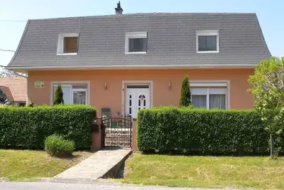 Image de Appartement de vacances près du centre avec WiFi et climatisation