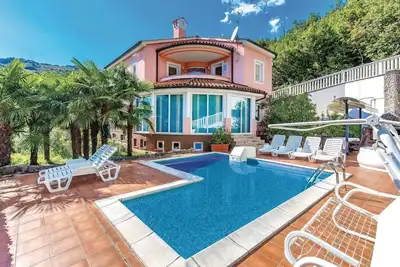 Image de Superbe maison Ă Opatija avec sauna