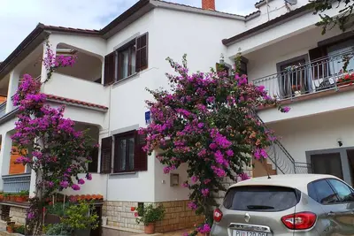 Appartement de vacances dans un environnement calme avec jardin