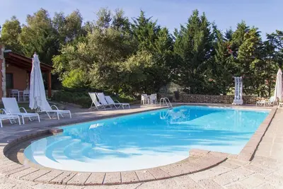 Image de Studio avec piscine et air conditionné
