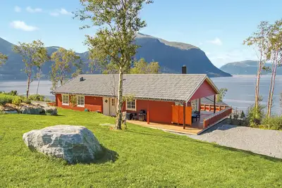 Image de Belle maison de 4 chambres à Hundeidvik