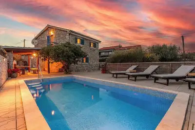 Image de Villa avec internet, lave-linge et d'une piscine extérieure