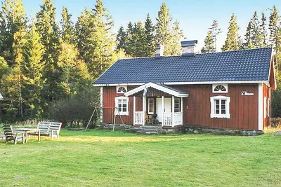 Image de Belle maison à Strömsnäsbruk avec.