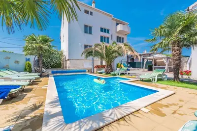 Image de Appartement de vacances avec piscine et jacuzzi