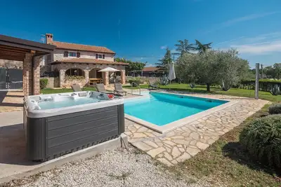 Image de Maison confortable Ă Porec avec jacuzzi