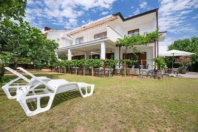 Image de Appartement de vacances dans un environnement calme avec terrasse