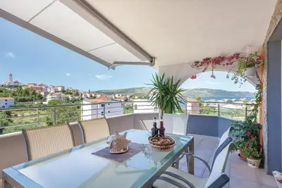 Bel appartement à Seget Vranjica