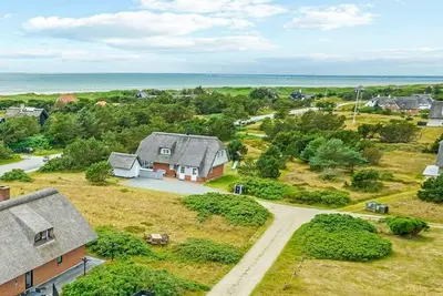 Image de Maison confortable à Blåvand avec sauna