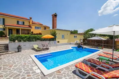 Image de Superbe maison à Labin avec sauna