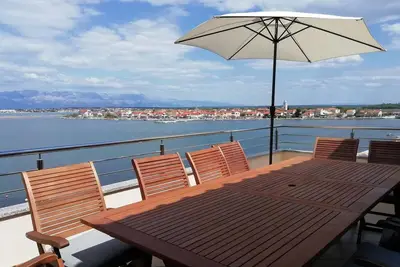 Superbe appartement de 6 chambres à Nin