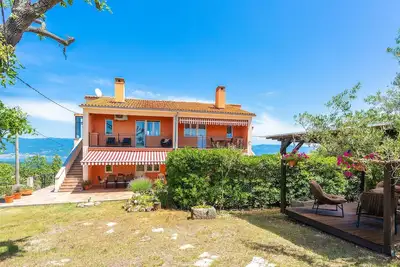 Belle maison à Risika avec vue sur la.