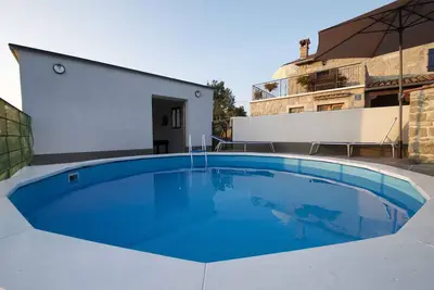 Image de Maison de vacances dans un environnement calme avec piscine