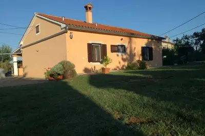 Image de Maison de vacances avec barbecue et un endroit calme