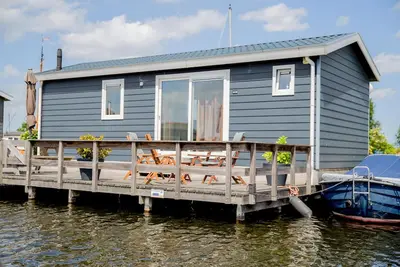 Image de Maison confortable Ă Breukelen avec.