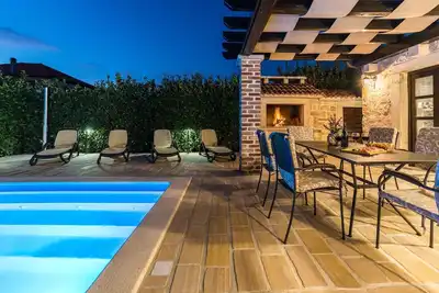 Image de Maison de vacances avec terrasse barbecue et piscine
