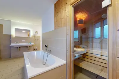 Image de Vue sur le lac 18, Penthouse 4-6 P. , Vue sur la mer, Sauna, Cheminée, Wlan - Beach house Seeblick 18