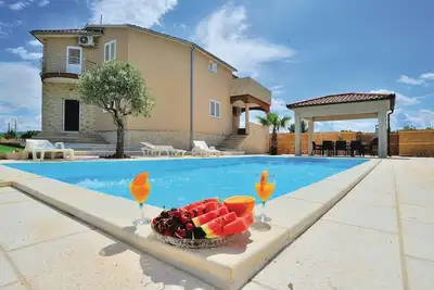 Image de Belle maison à Pridraga avec WiFi