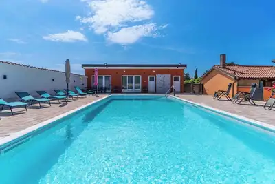 Image de Appartement de vacances avec grand jardin et climatisation