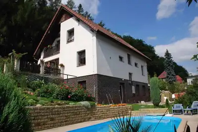 Image de Appartement de vacances avec piscine extérieure et jardin