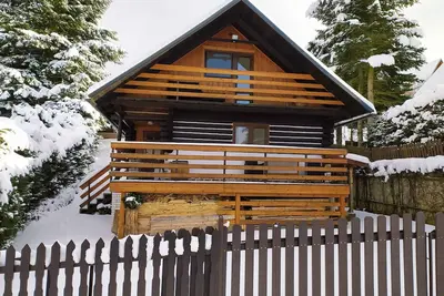 Image de Maison de vacances avec cheminée près du lac