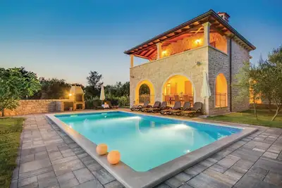 Image de Belle maison Ă Turcic avec WiFi