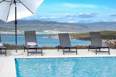 Image de Appartement de vacances avec piscine et vue sur la mer