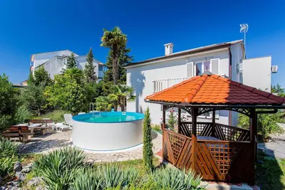 Image de Superbe maison à Malinska avec WiFi
