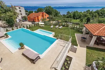 Image de Superbe maison à Lovran avec sauna