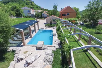 Image de Belle maison à Sinj avec maison et vue panoramique