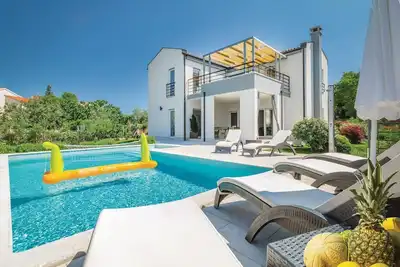 Image de Belle maison à Stinjan avec jacuzzi