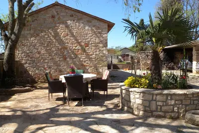 Image de Maison de vacances dans un environnement calme avec terrasse