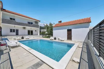 Image de Superbe maison de 2 chambres à Kastel.