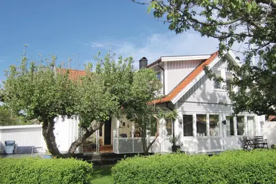 Image de Belle maison à Västra Frölunda avec.