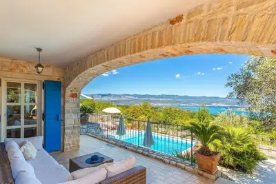 Image de Superbe maison à Malinska avec WiFi
