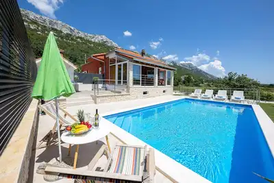 Image de Belle maison Ă Dubrava avec sauna